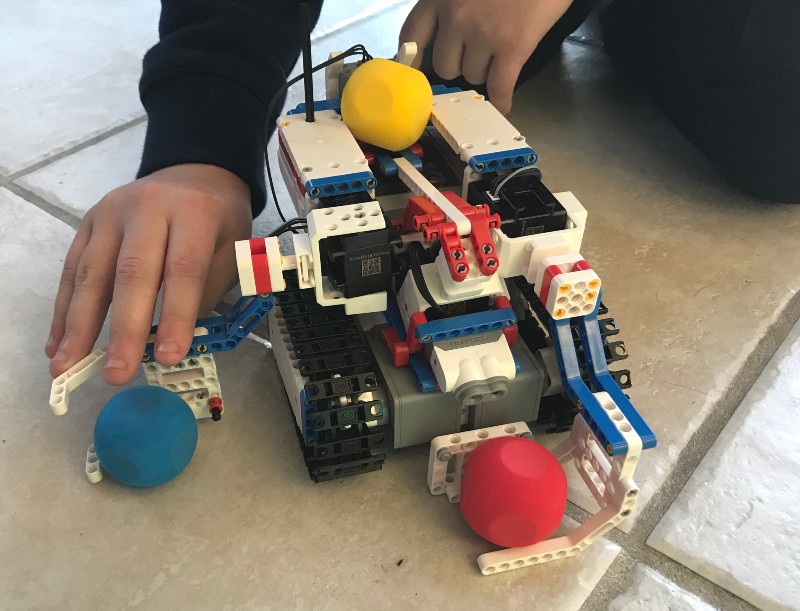 UBTECH JIMU Champbot robot building kit review - The Gadgeteer
