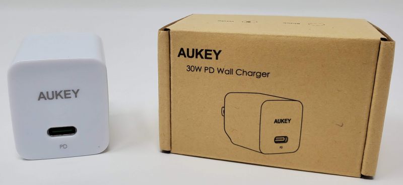 aukey 30w wall charger 1