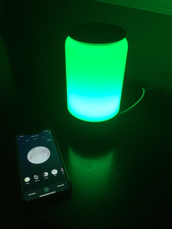 Test Lampe HUGOAI : connectez votre chevet – Les Alexiens