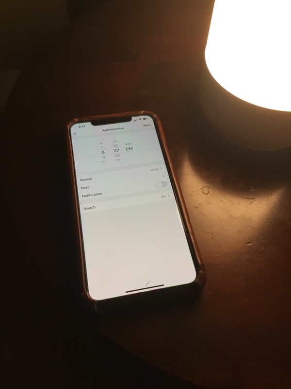 Test Lampe HUGOAI : connectez votre chevet – Les Alexiens