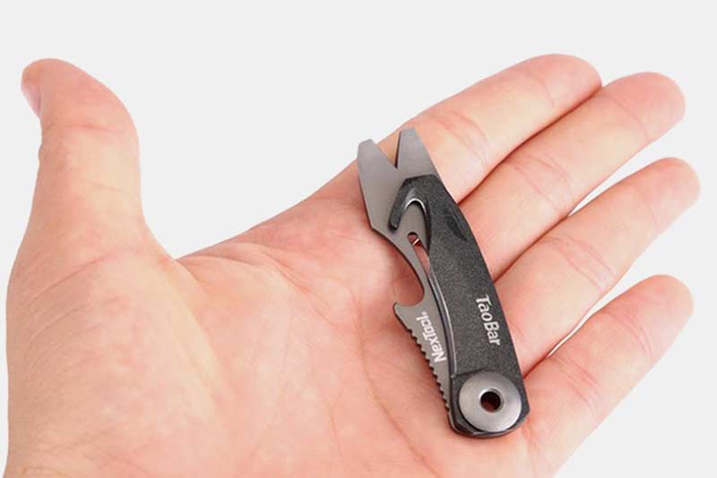 This tiny multi-tool has a pry bar, box cutter, and more - The Gadgeteer