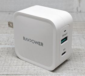 ravpower PDpioneer 65W 2port wall charger 01