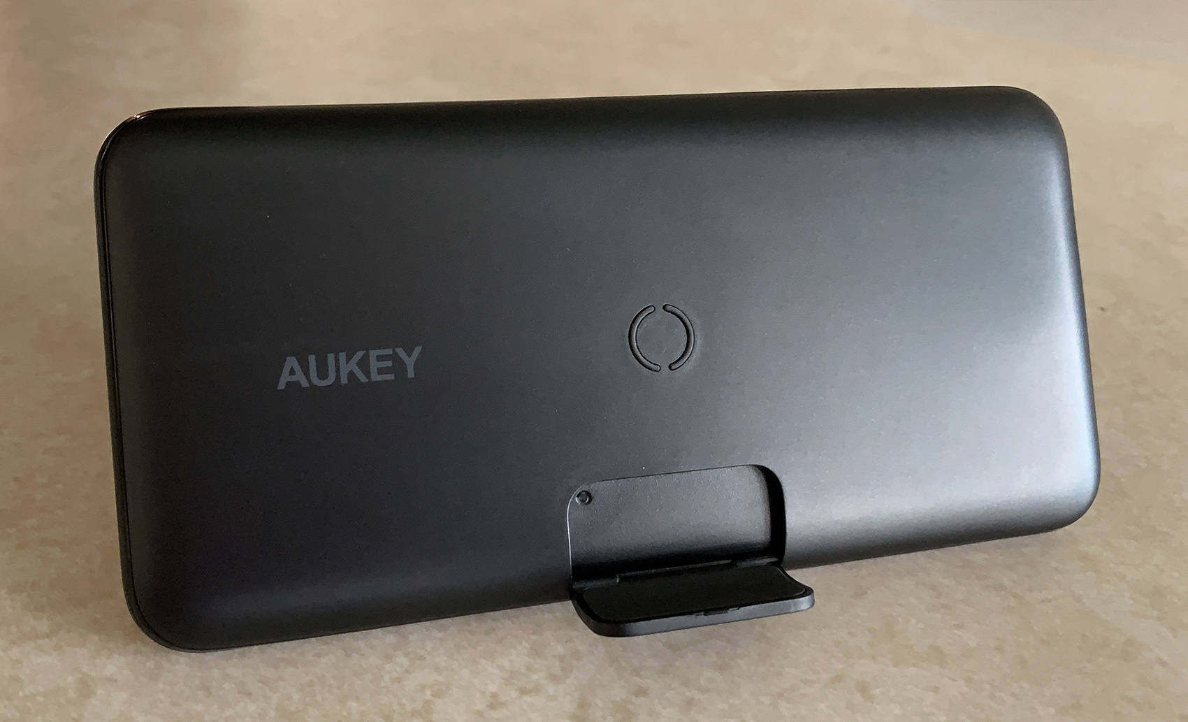 aukey pb wl02 wireless charging bank 02