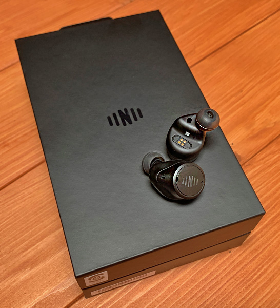 Iq max online earbuds