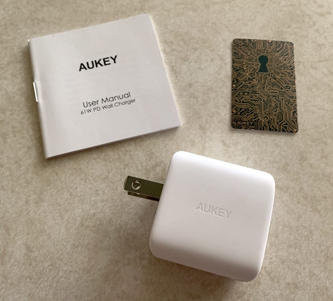 aukey omnia 61w pd charger 01
