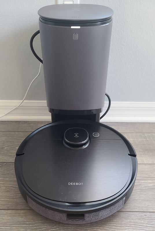 Ecovacs auto-emptying charging base review - Make the OZMO T8 vacs 