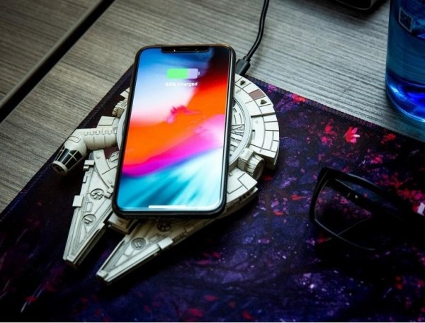 millennium falcon wireless charger 01