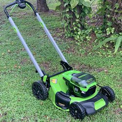 Greenworks Pro 60V Cordless 21″ Self-Propelled Brushless Lawn Mower W/ 5.0 AH Battery review – Say goodbye to gas