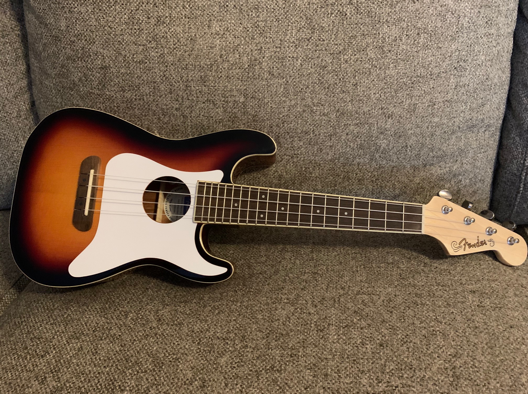 Fullerton Stratocaster ukulele - Gadgeteer