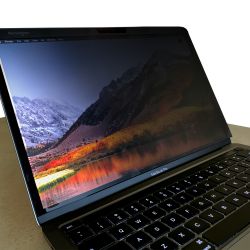 Kensington MagPro™ Elite Magnetic Privacy Screen review