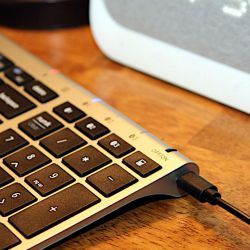 iClever Ultra Slim Full Size Rechargeable Wireless Keyboard review