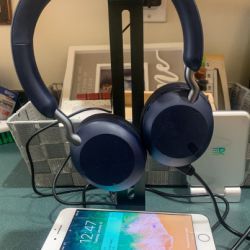 Raptic Rise Headphone Stand with Wireless Charger review