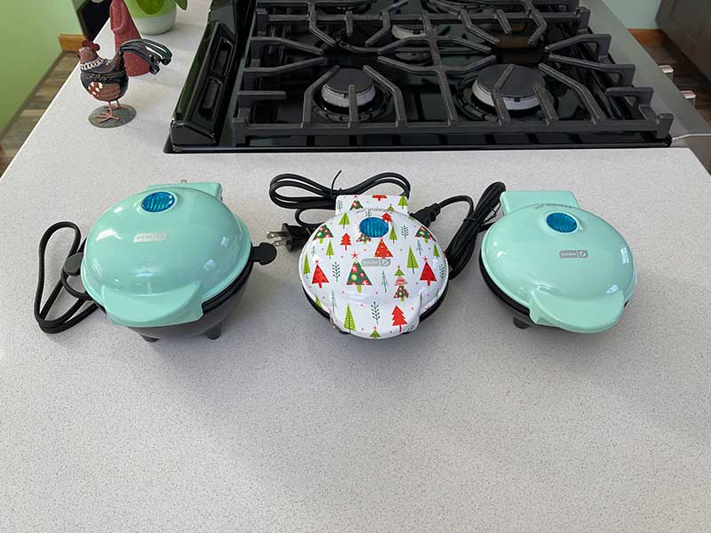 Dash mini cookers review - Tiny individual cookers for waffles and