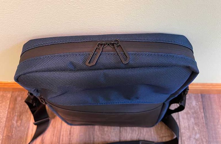 WaterField Designs Zoom crossbody laptop bag review - The Gadgeteer