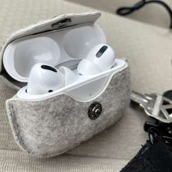 Oakywood Felt AirPods Pro Case review