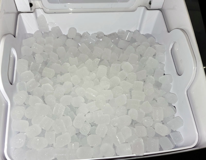 Nugget ice, how cool are these trays?? so cool!! #nuggetice