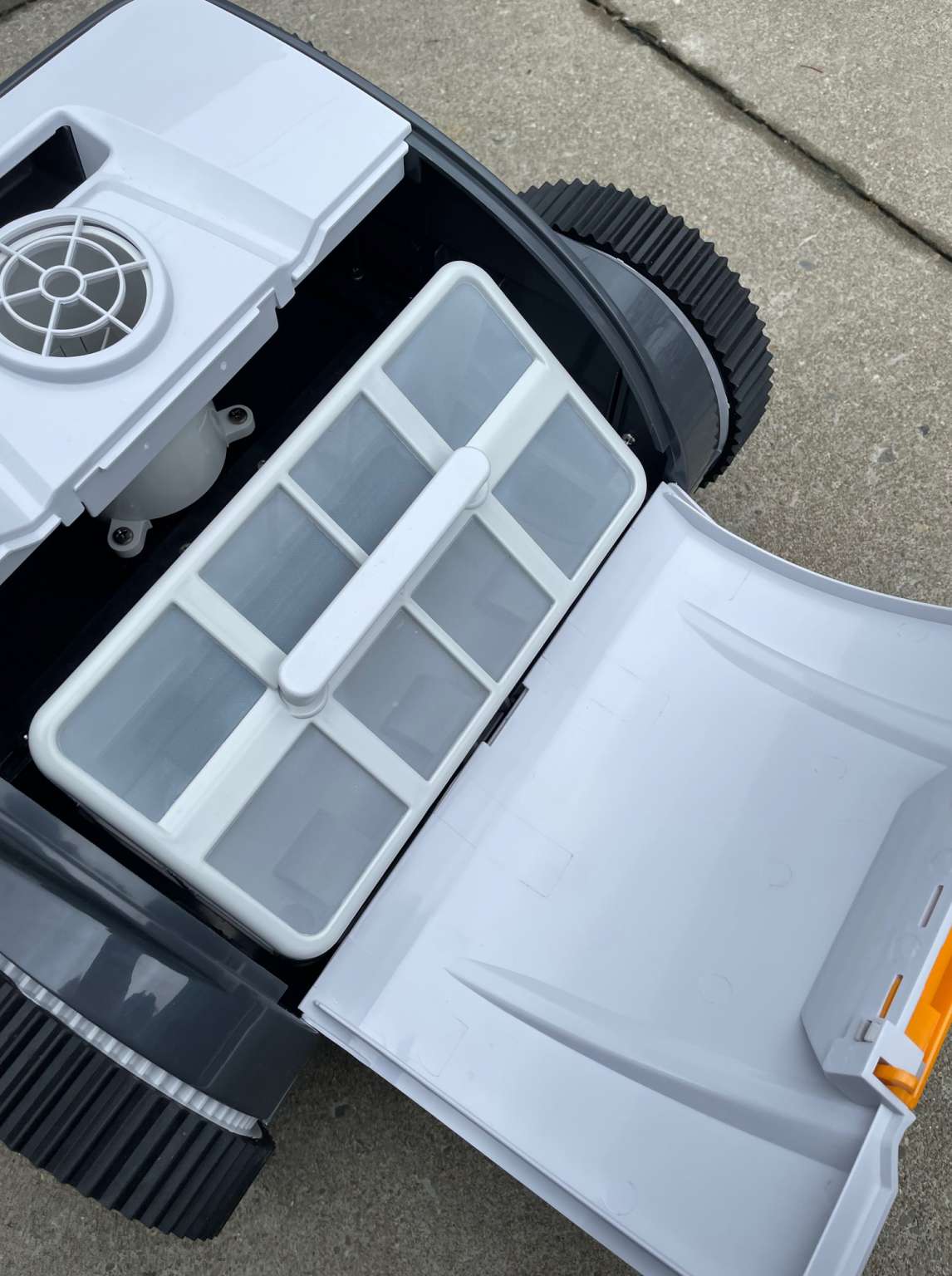 Aiper Smart AIPURY1500 Cordless Pool Cleaning robot review The Gadgeteer