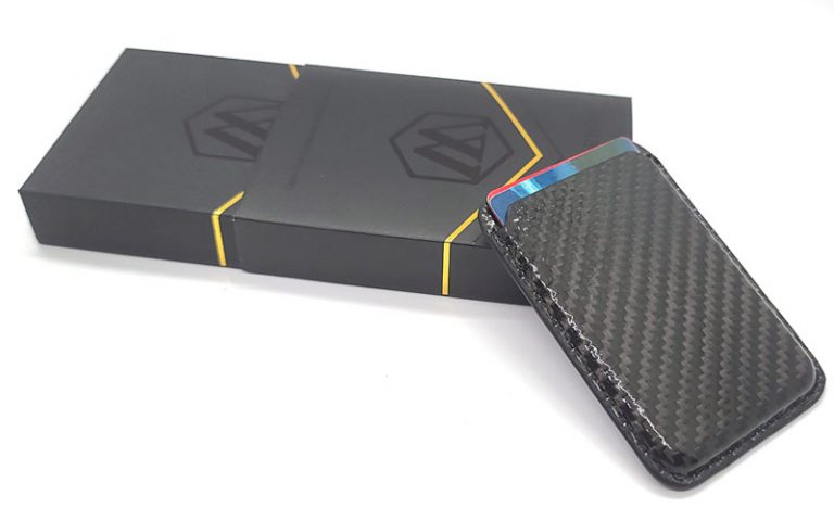 Monocarbon MagSafe carbon fiber iPhone wallet review - The Gadgeteer