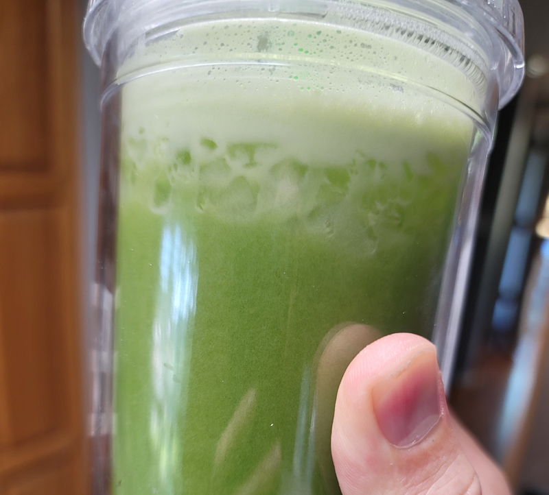 Unboxing & demos of the Nutribullet Slow Juicer featuring apple juice,  green juice & walnut milk. 