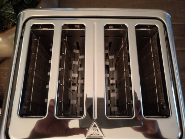 BUYDEEM 4-Slice Toaster review - The Gadgeteer