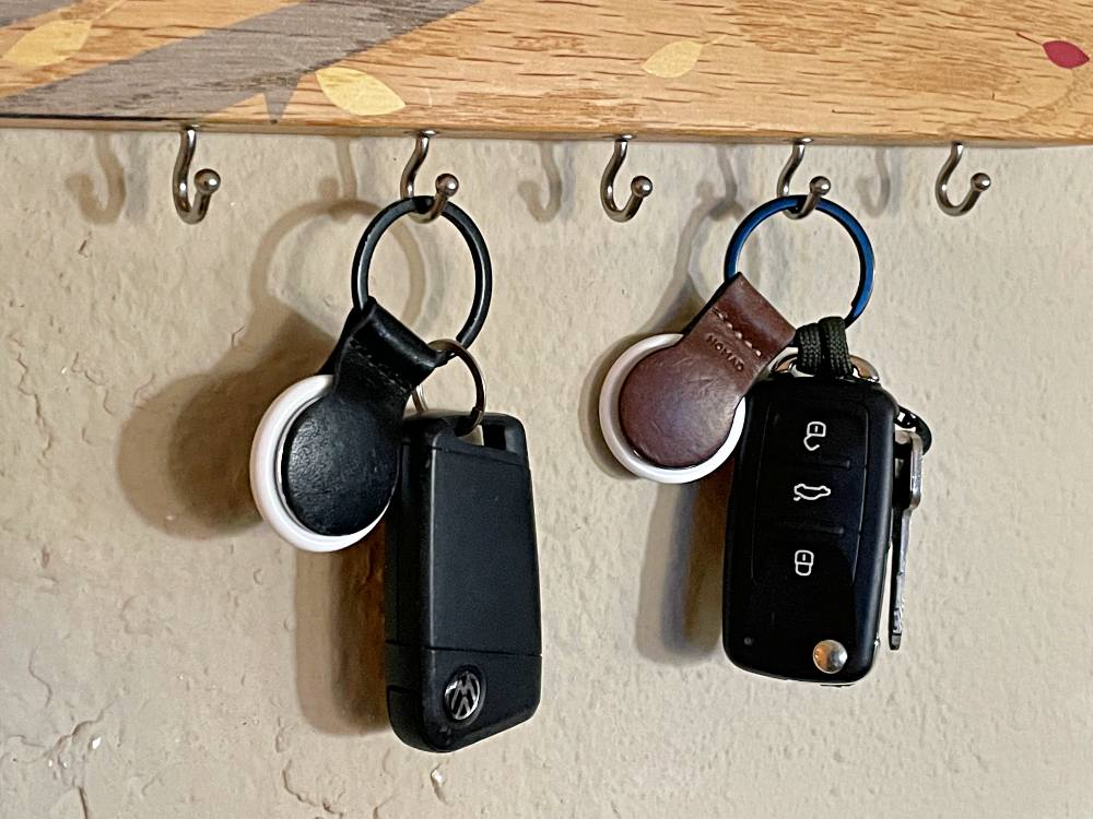 nomad leather keychain airtag