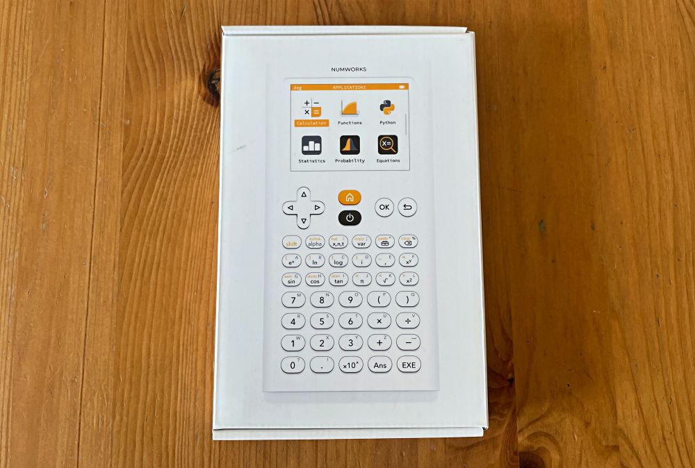 Numworks Graphing Calculator Review and Unboxing 