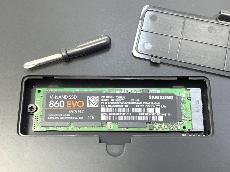 Design breveté Convient Uniquement avec M.2 SATA SSD SATECHI Stand & Hub Type-C avec Compartiment SSD Compatible avec 2020 M1 Mac Mini 