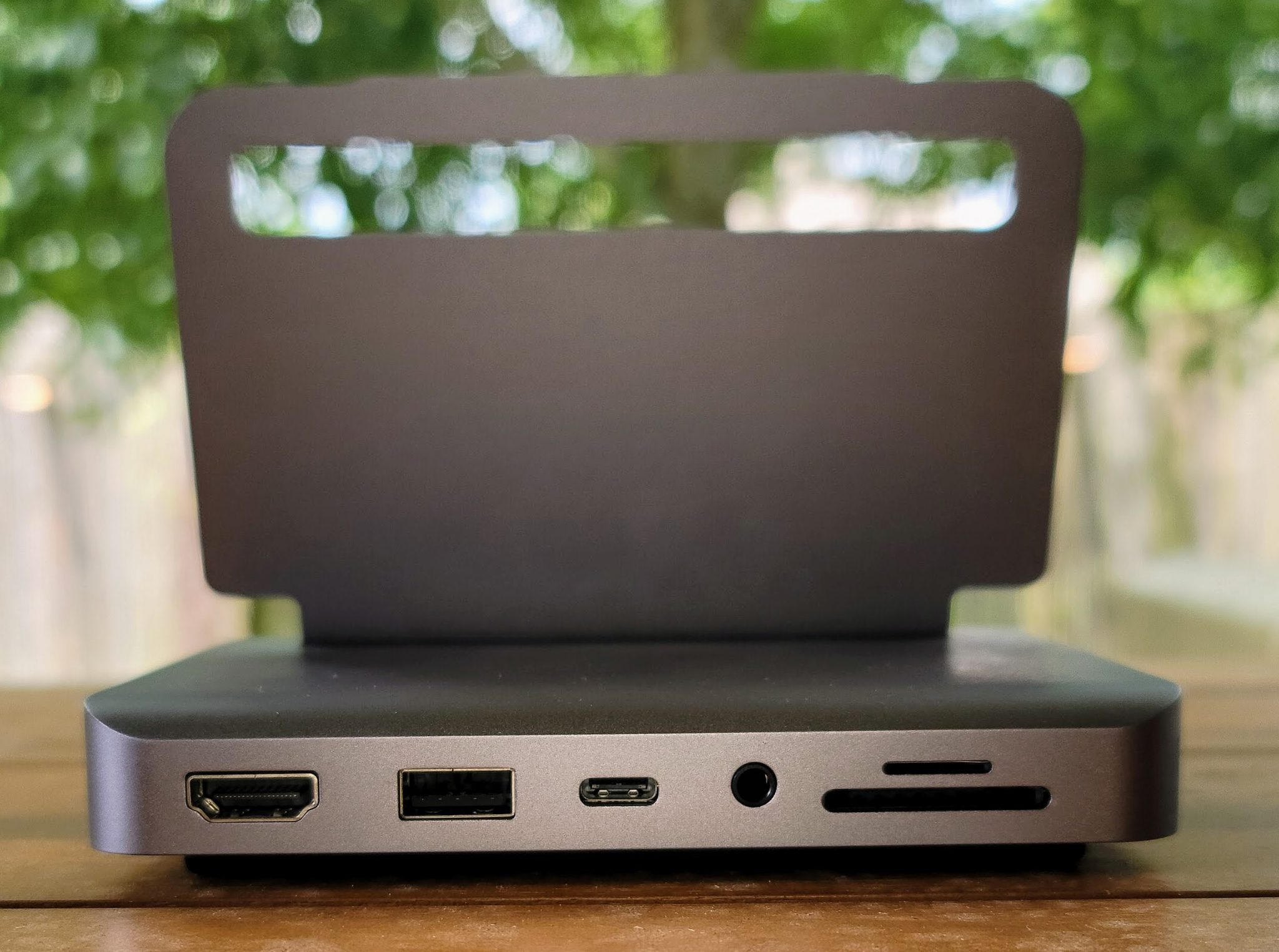 Satechi iPad Pro Aluminum Stand Hub review Make your tablet a
