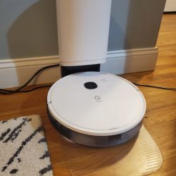 Yeedi Vac Station self-emptying robot vacuum review