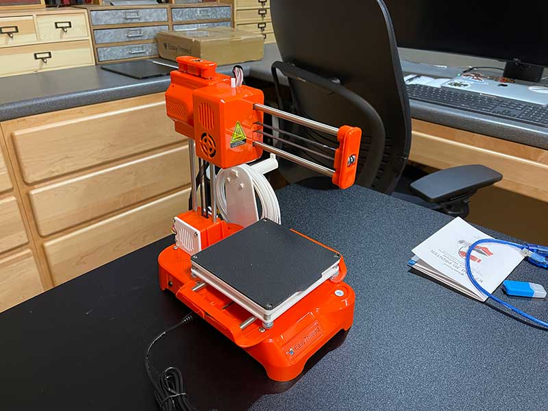Stampante 3D Stampante 3D Mini desktop K7 Formato di stampa 100 * 100 * 100  mm per l'istruzione degli studenti (spina europea) : : Commercio,  Industria e Scienza