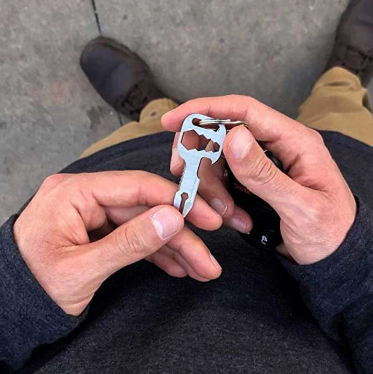 the-mykee-multi-tool-puts-20-tools-in-the-size-of-a-house-key-domajax