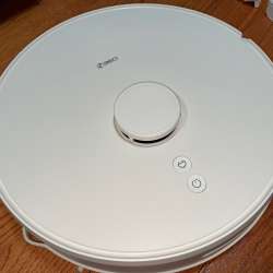 360 S8 robot vacuum and mop review – It literally says, “Cleaning makes me happy!”