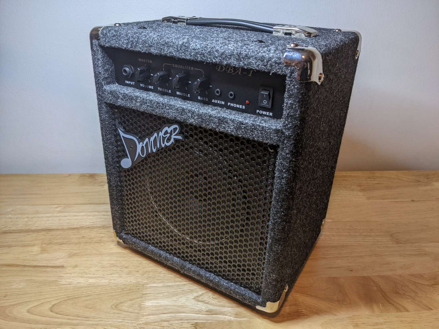 Donner DBA1 15W Bass Guitar Amplifier review Big sound in a little