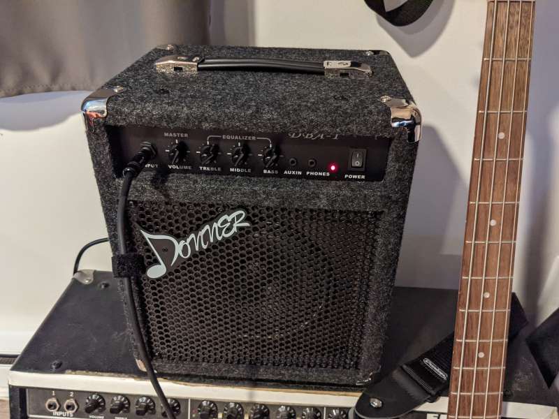 Donner DBA-1 15W Bass Guitar Amplifier review - Big sound in a little  package - The Gadgeteer