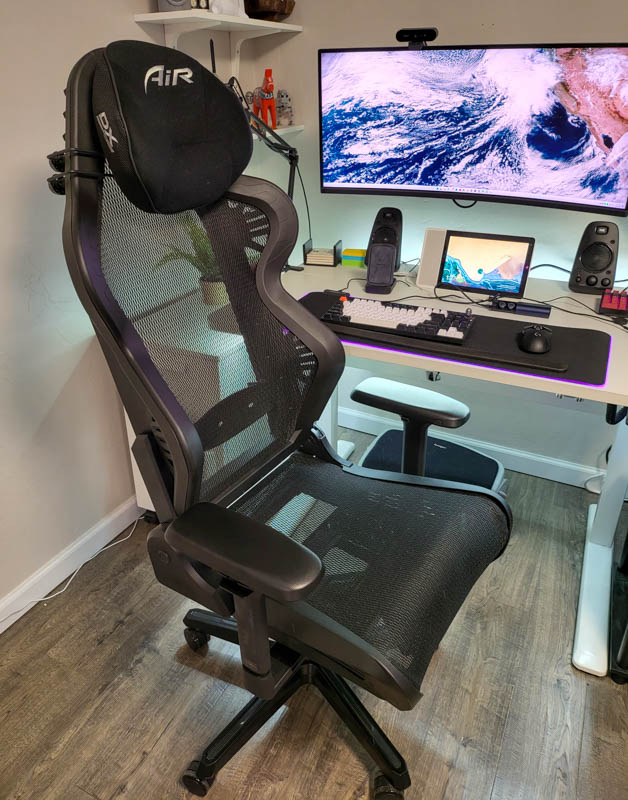 The Seat Cushion Has USB Heat Dissipation, and The Seat Height Can Be Adjusted to Rotate The Racing Video Game Chair - Black