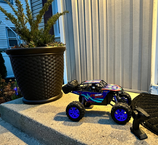 DEERC 9300 Remote Control Car 1