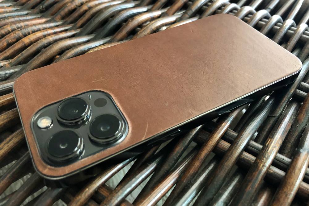 Hands-on with Nomad's Horween leather wallets with integrated battery and  Lightning cable [Video] - 9to5Mac