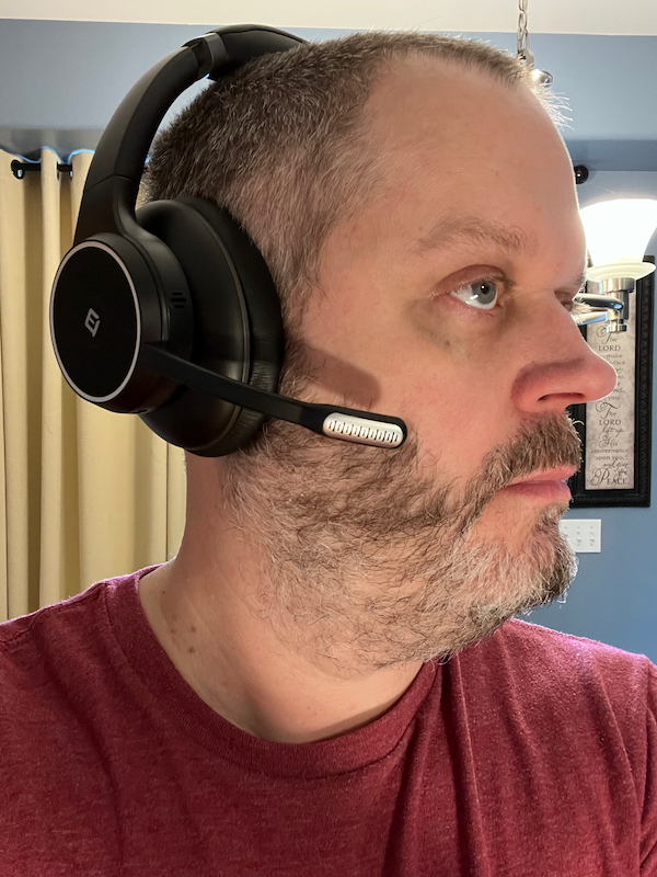 eMeet HS100 Headset – the mic sits several inches from my mouth