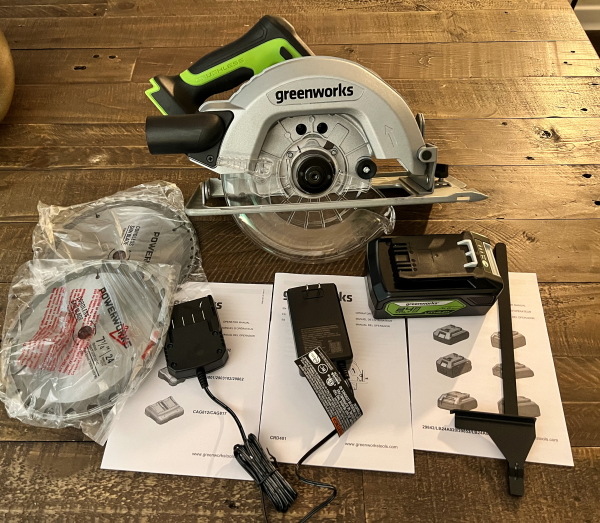 https://the-gadgeteer.com/wp-content/uploads/2022/01/Greenworks-Cordless-Circular-Saw-2.jpg