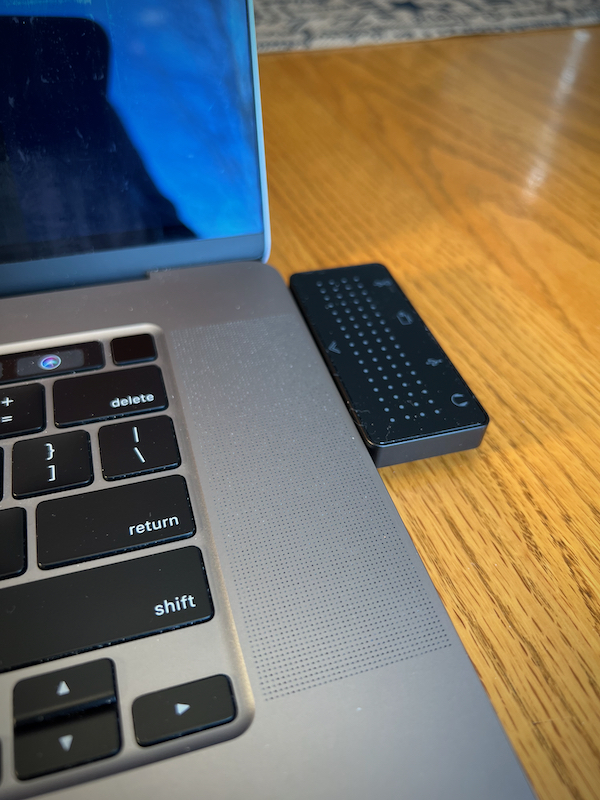 Twelve South StayGo mini connected to MacBook Pro