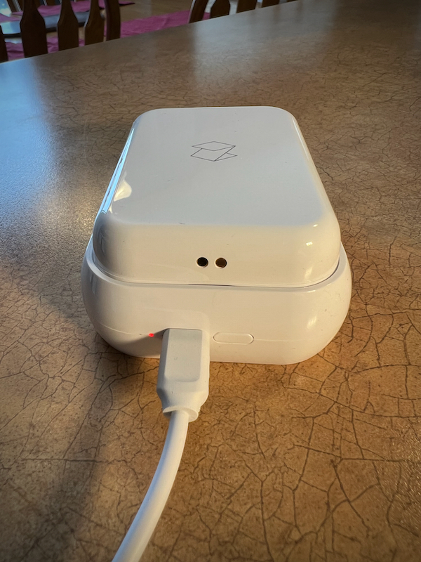  Zero Wireless Qi Pad and Travel Cube charging