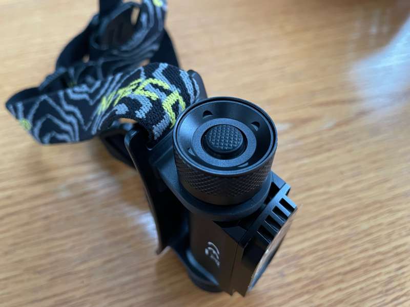 Nitecore HC68 09 switch