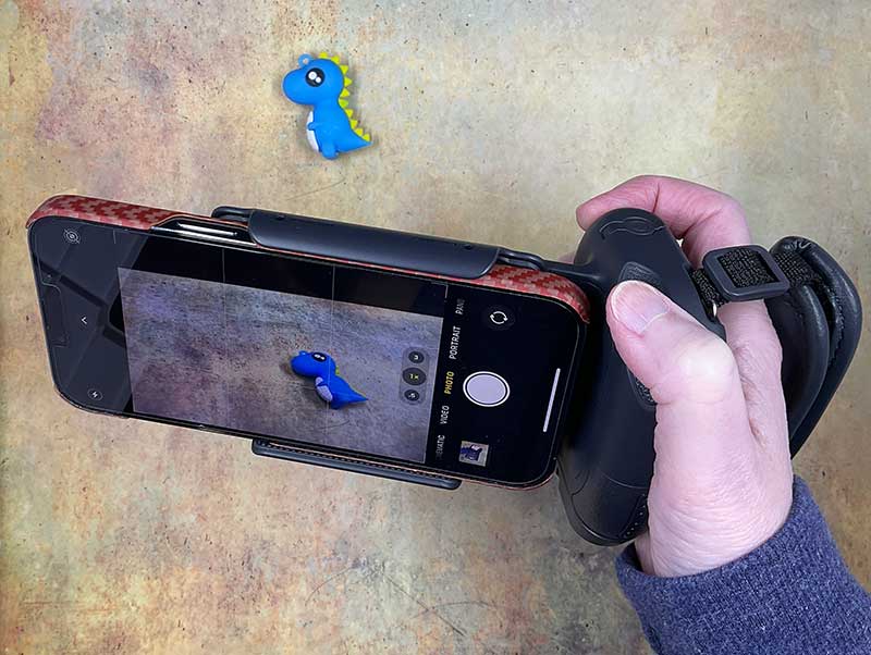 ShiftCam ProGrip review - adds a DSLR-like grip and more to your smartphone  - The Gadgeteer