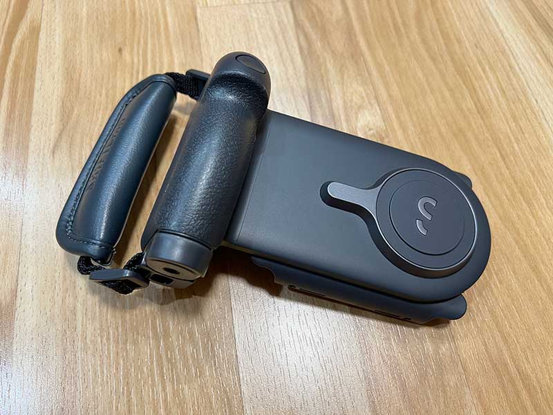 ShiftCam ProGrip review - adds a DSLR-like grip and more to your smartphone  - The Gadgeteer