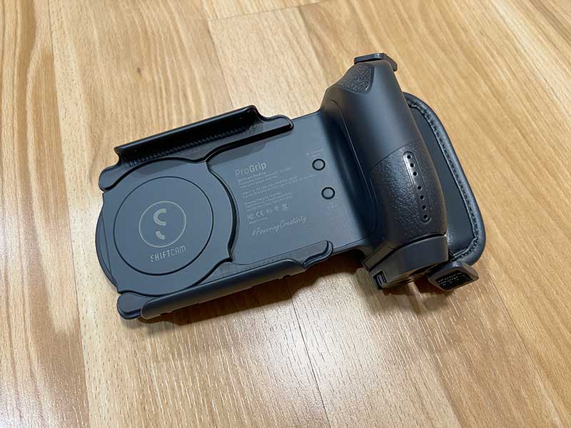 ShiftCam ProGrip review - adds a DSLR-like grip and more to your smartphone  - The Gadgeteer