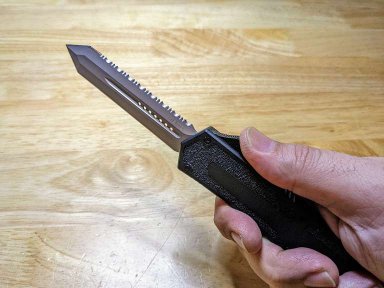 Tekto Skar OTF Knife review - Release your inner John Wick (just not ...