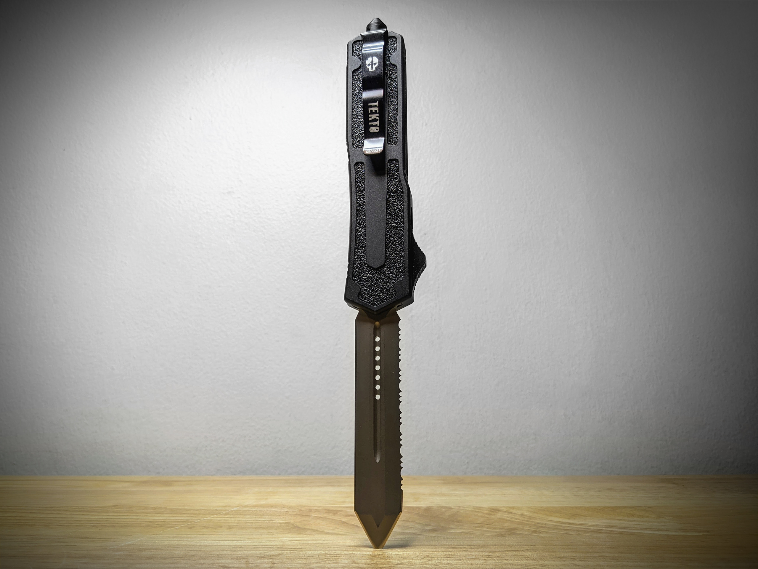 Tekto Skar OTF Knife review - Release your inner John Wick (just not with  this knife) - The Gadgeteer