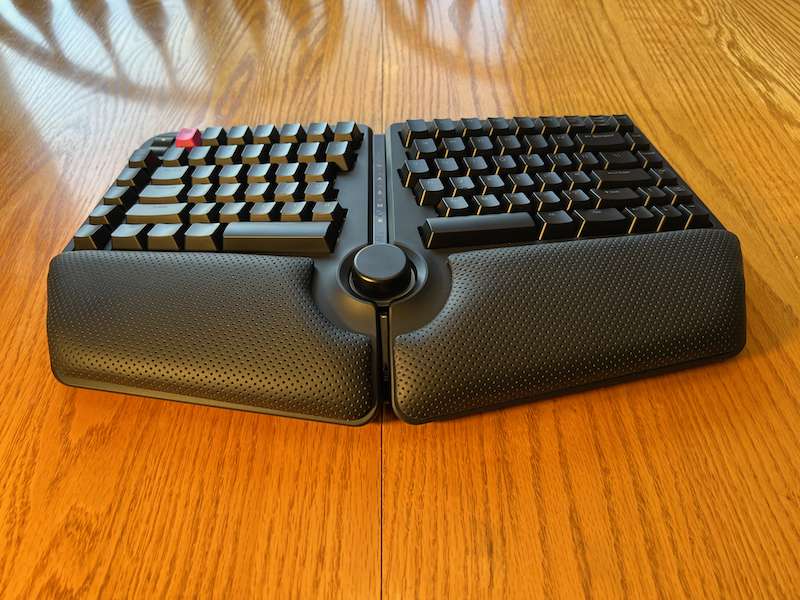 Cloud Nine C959 ErgoTKL split mechanical keyboard review – RGB