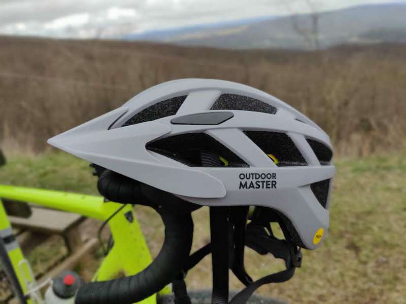 outdoor master helmet 1
