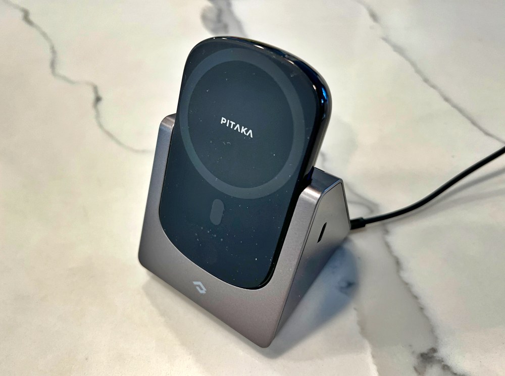 Pitaka MagEZ Slider review - Multi-device charger and fidget 